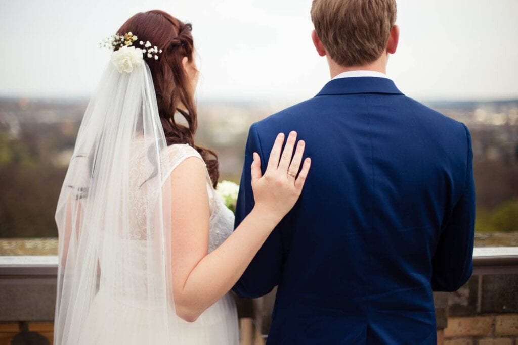 Blumen und Schleier kombiniert