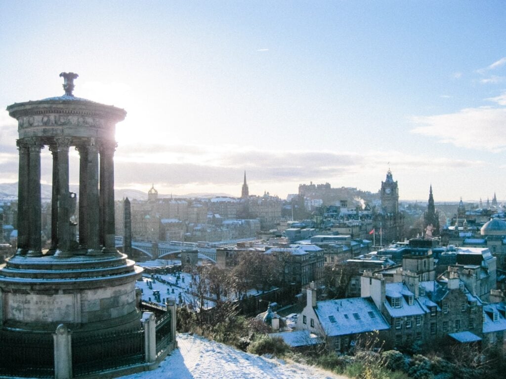 Edinburgh im Winter mit Schnee