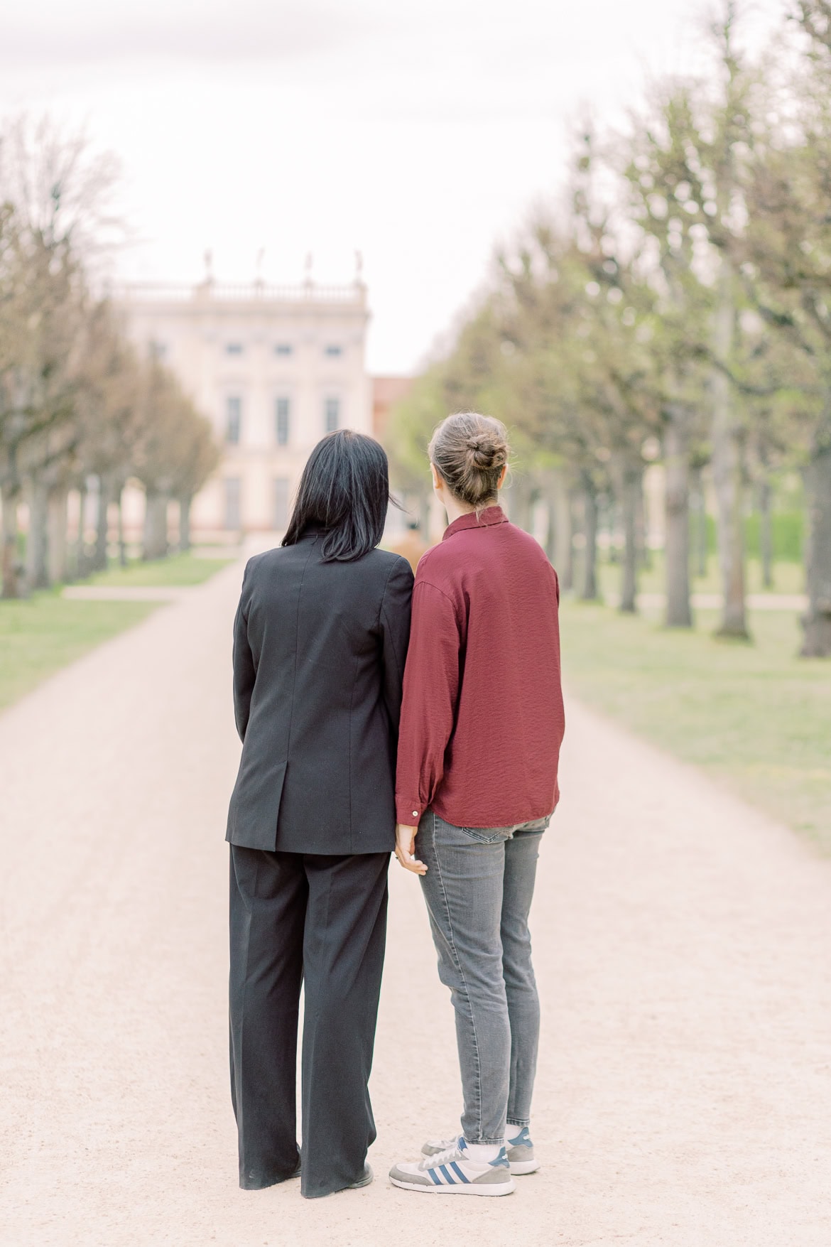 Verlobung in Charlottenburg - Windiger Spaziergang im Park