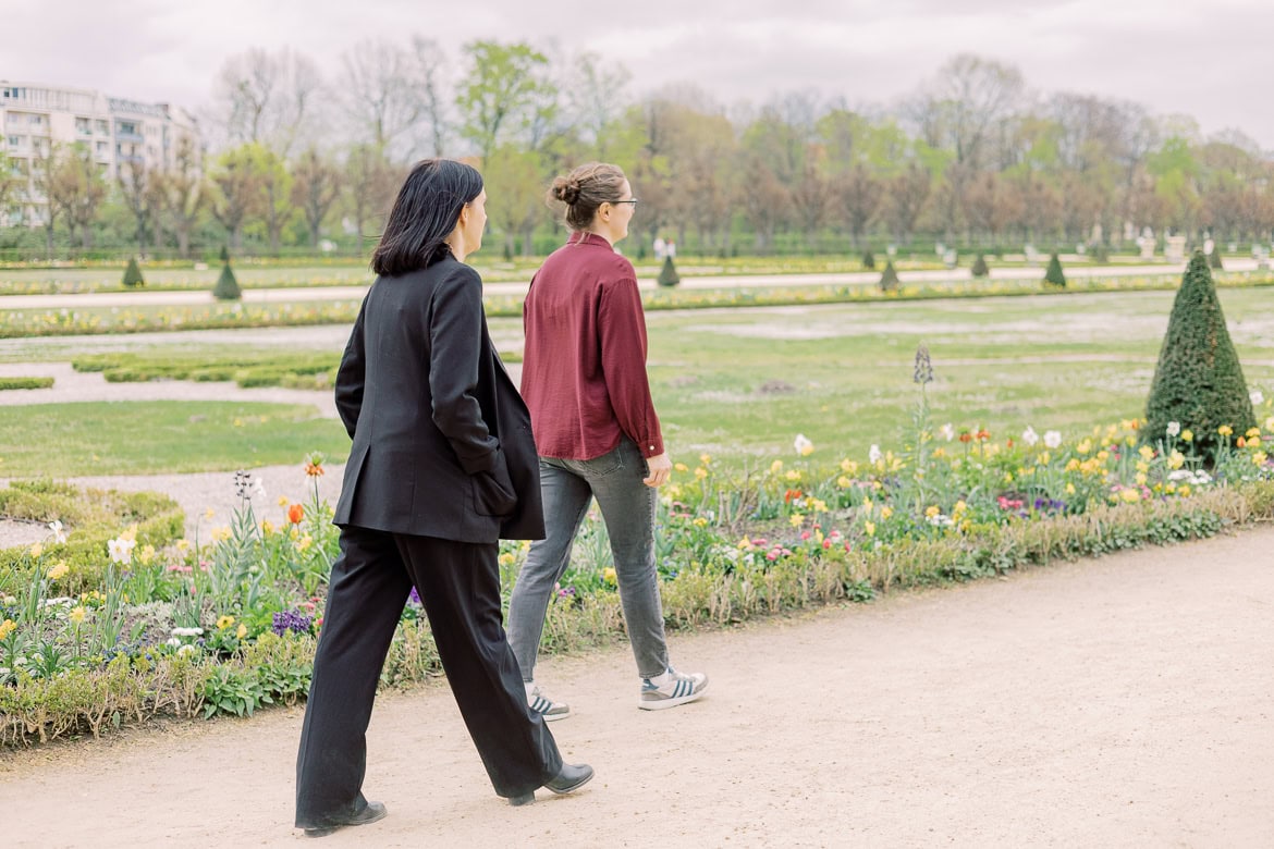 Verlobung in Charlottenburg - Windiger Spaziergang im Park
