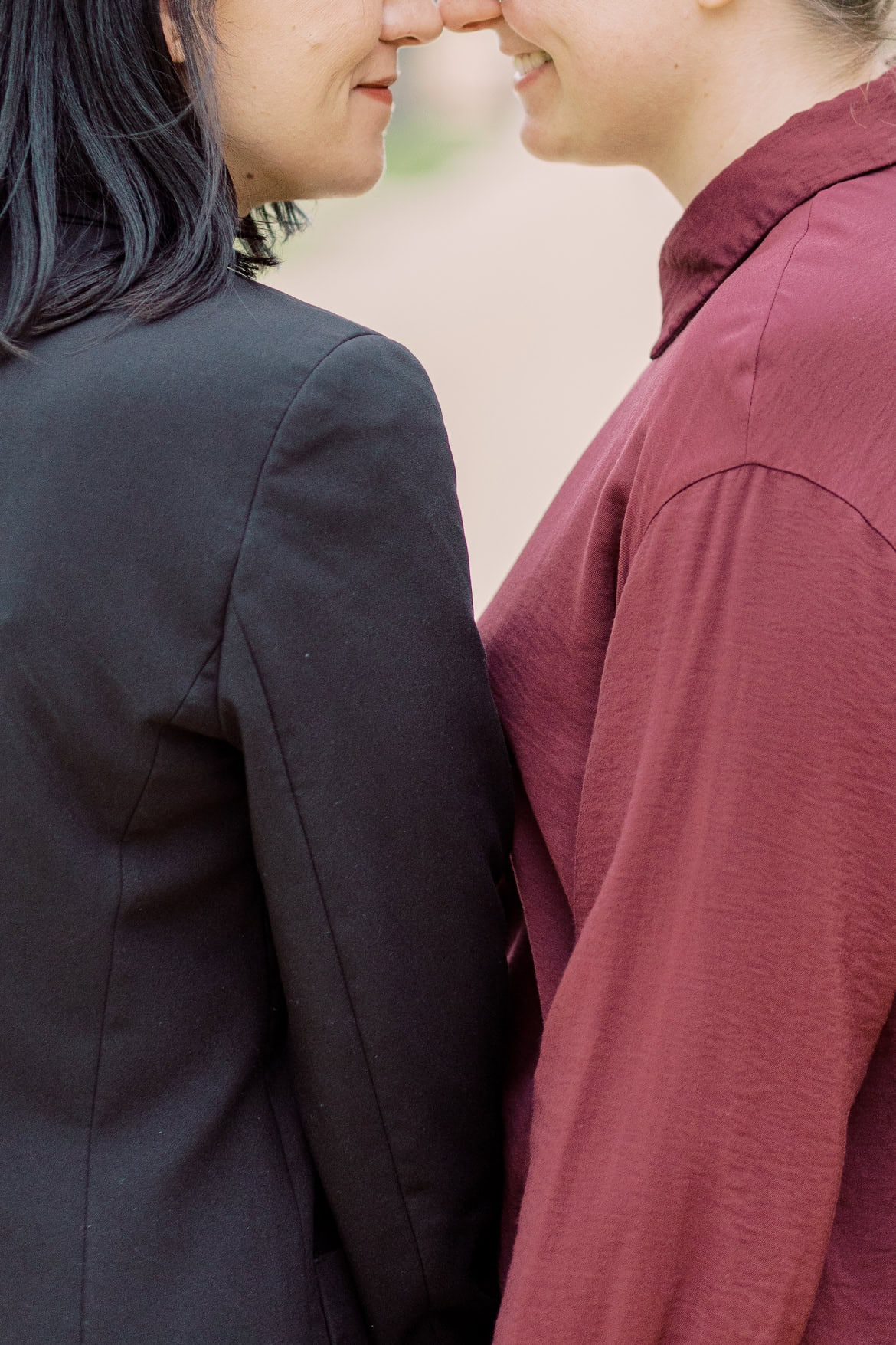 Verlobung in Charlottenburg - Windiger Spaziergang im Park