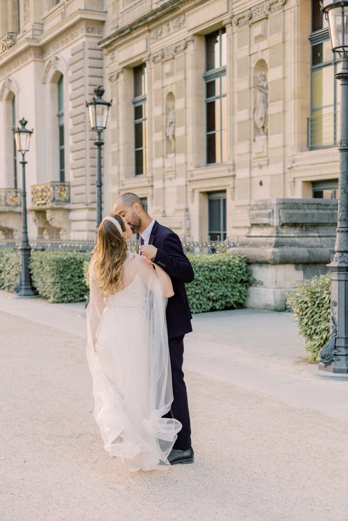 After Wedding Session am Louvre - ein abendlicher Spaziergang