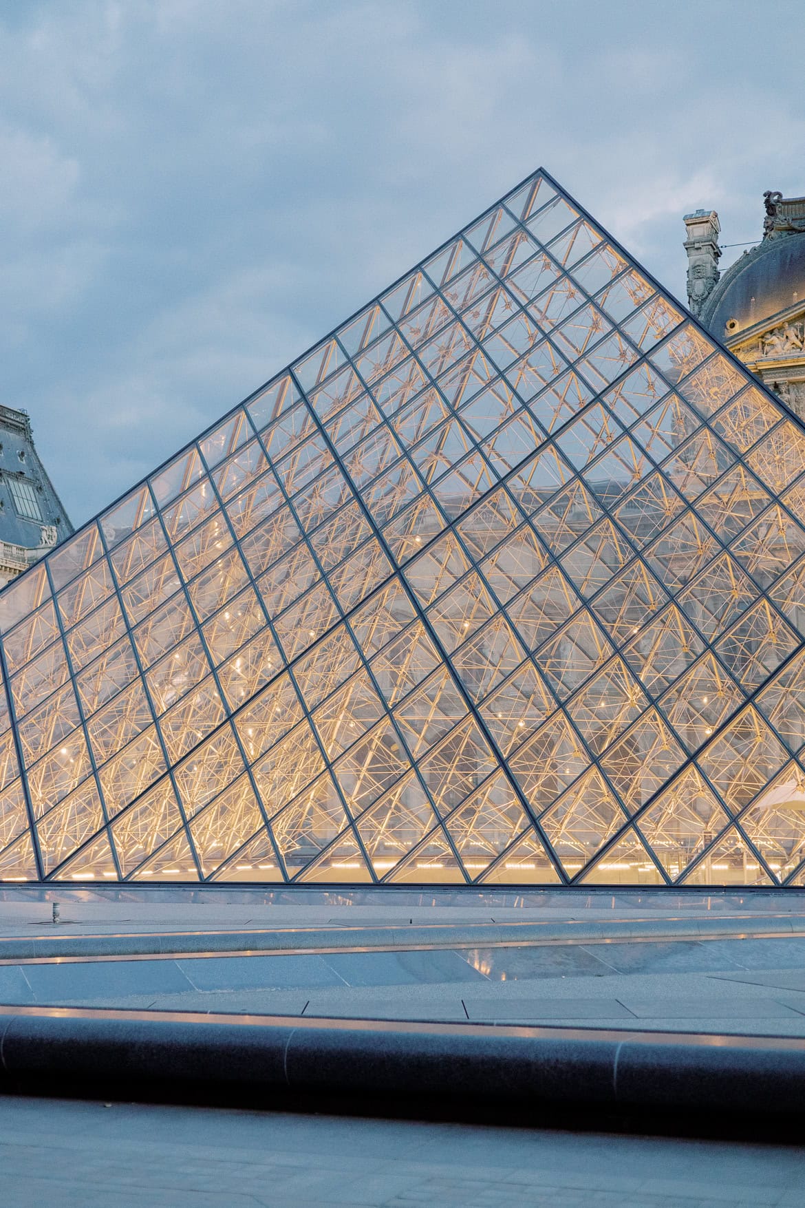 After Wedding Session am Louvre - ein abendlicher Spaziergang