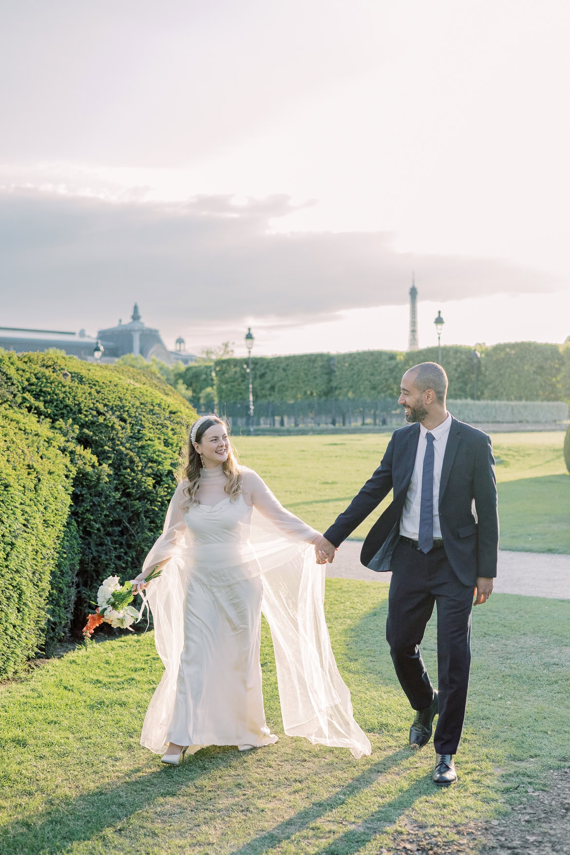 After Wedding Session am Louvre - ein abendlicher Spaziergang