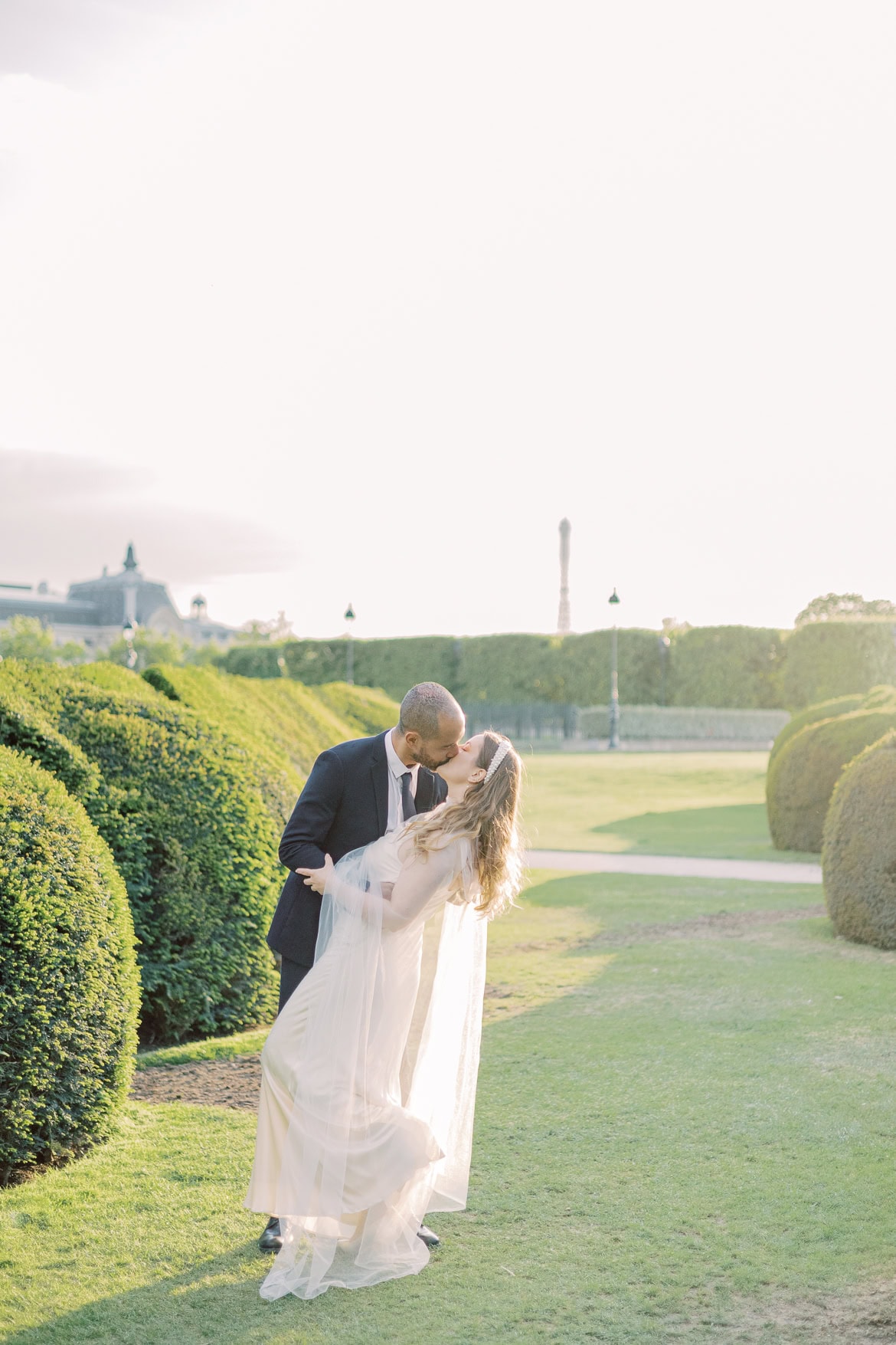After Wedding Session am Louvre - ein abendlicher Spaziergang