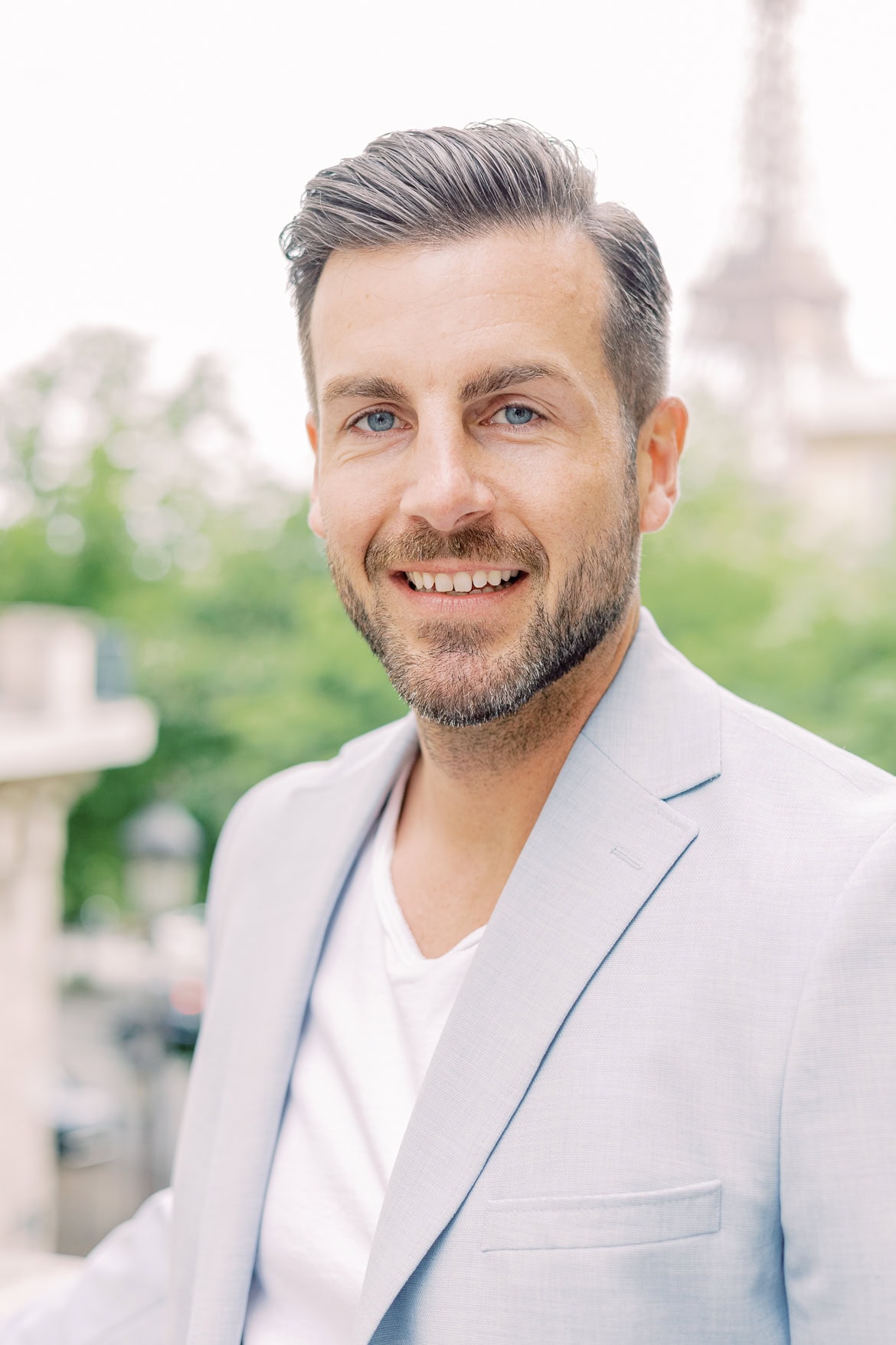 Mini Session in Paris in der Avenue de Camoëns mit Blick auf den Eiffelturm