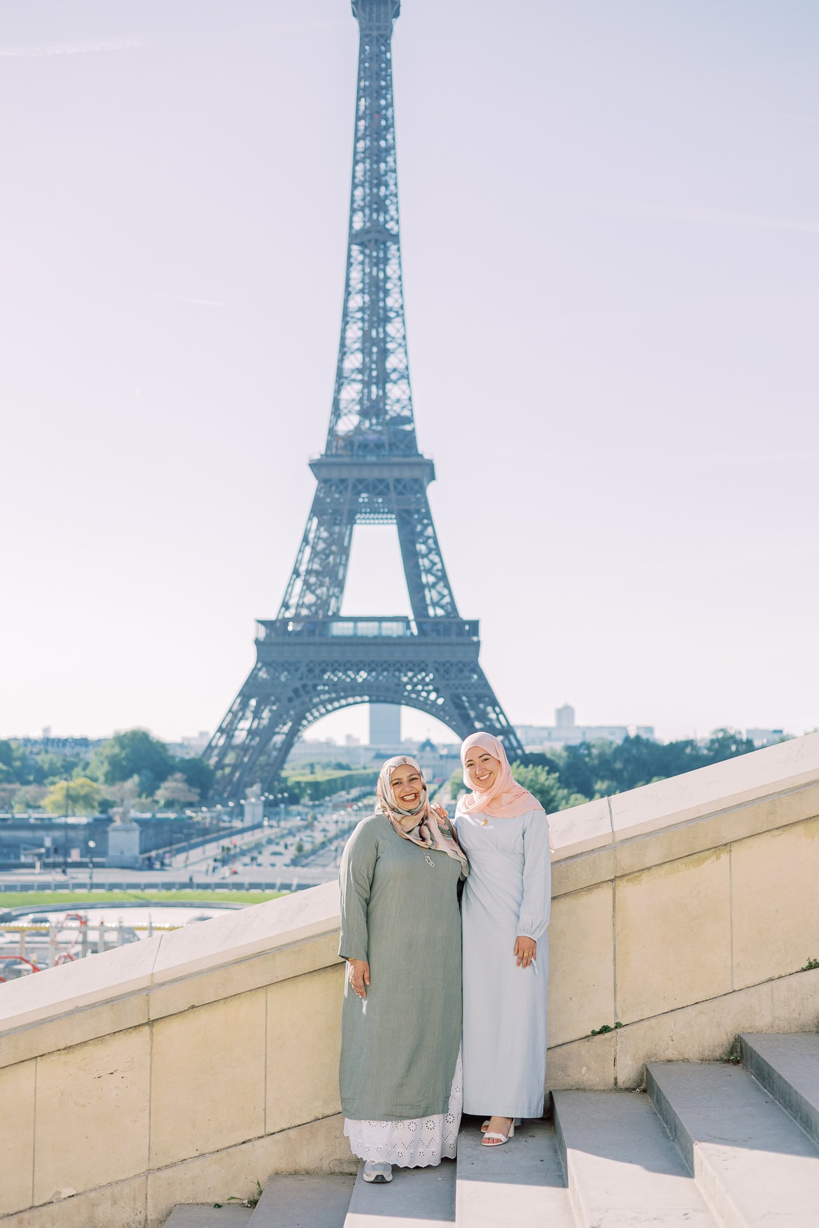 Freundinnen Session am Eiffelturm in Paris