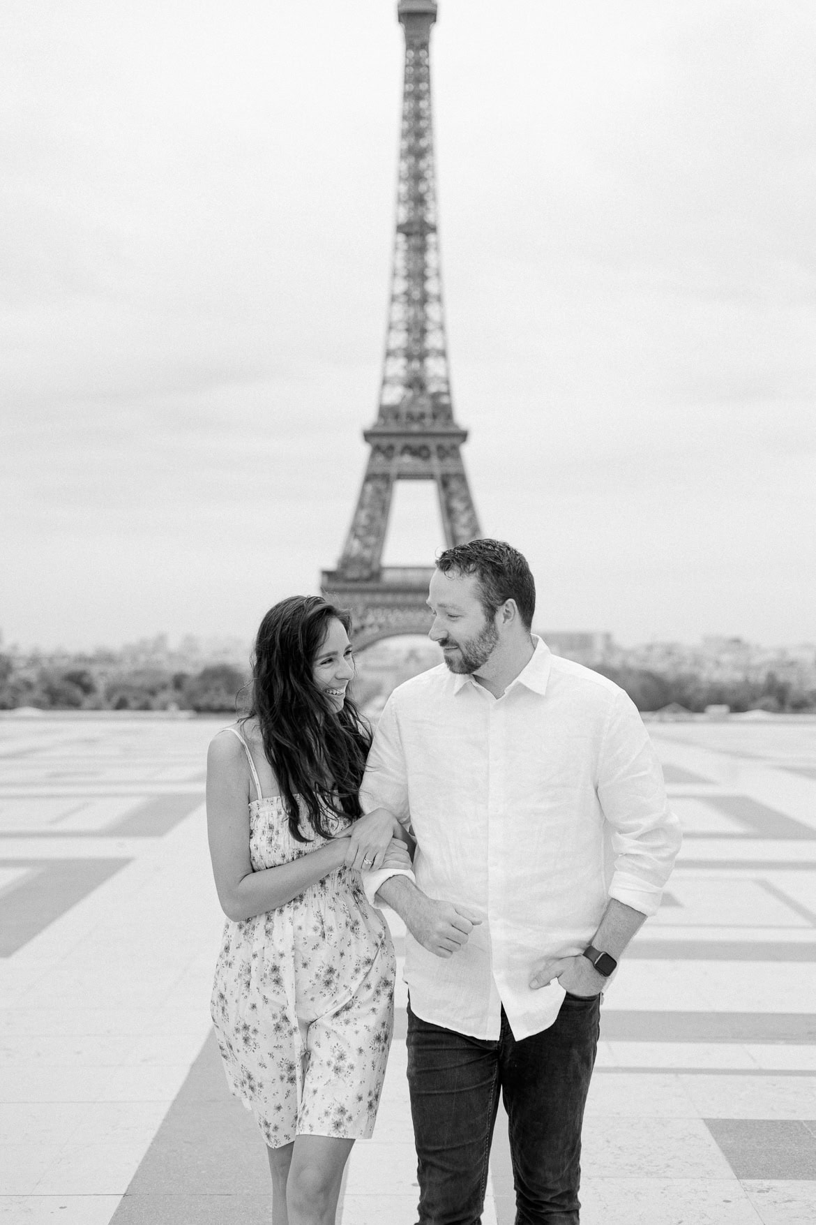 Pärchenfotos in Paris beim Eiffelturm