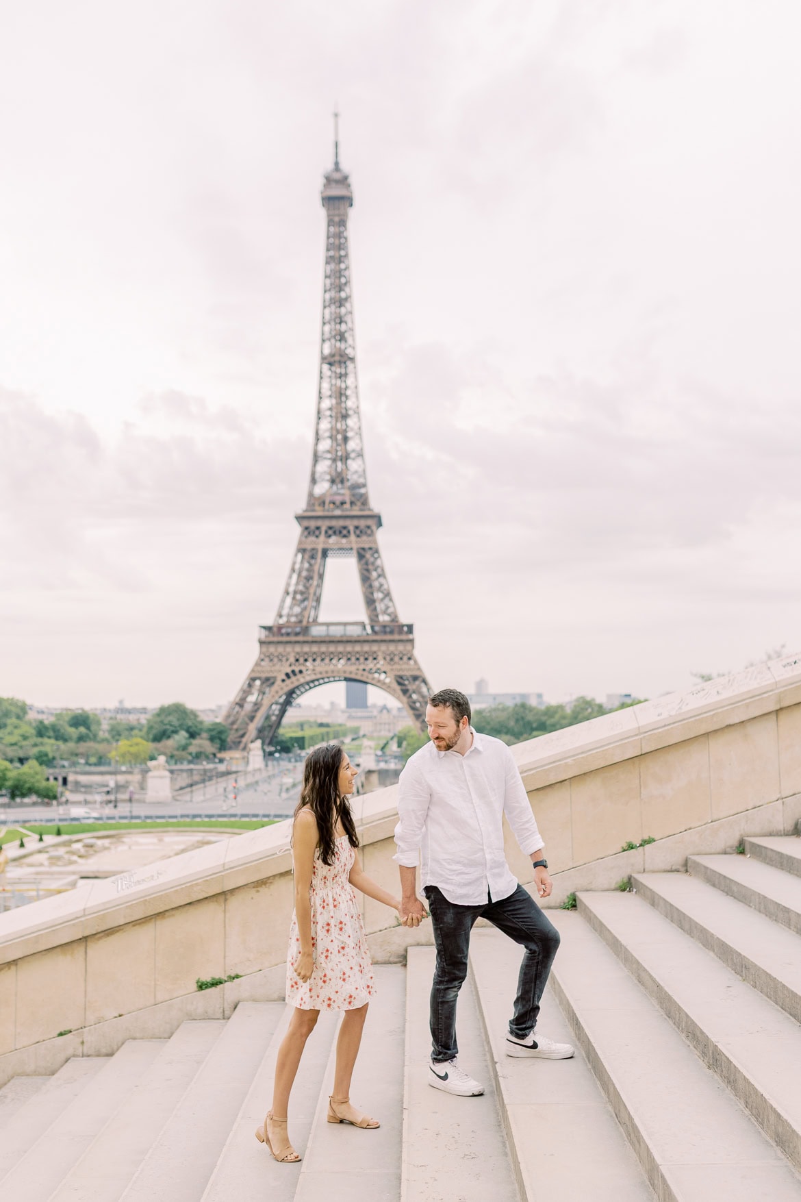 Pärchenfotos in Paris beim Eiffelturm