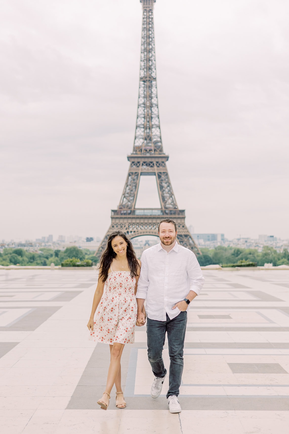 Pärchenfotos in Paris beim Eiffelturm
