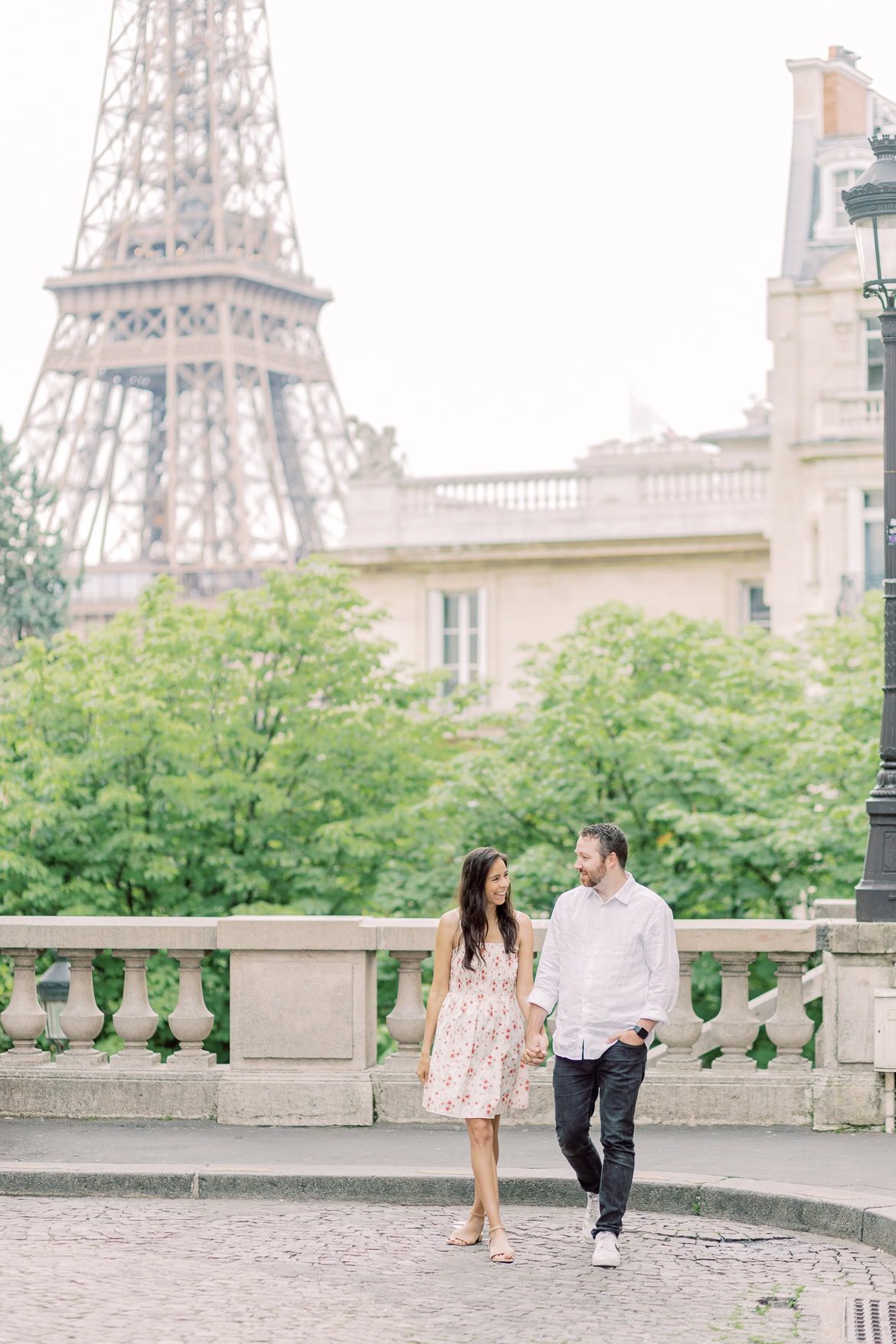 Pärchenfotos in Paris beim Eiffelturm
