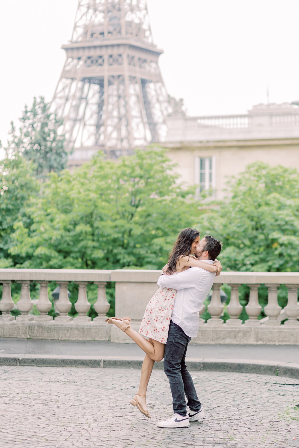Pärchenfotos in Paris beim Eiffelturm