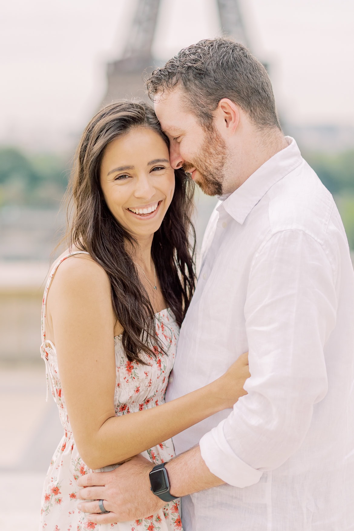 Pärchenfotos in Paris beim Eiffelturm