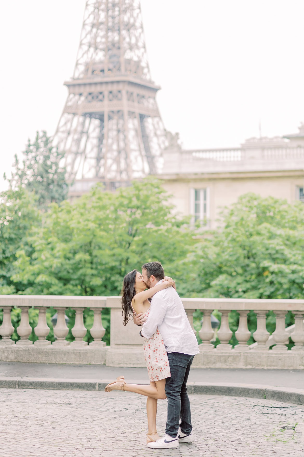 Pärchenfotos in Paris beim Eiffelturm