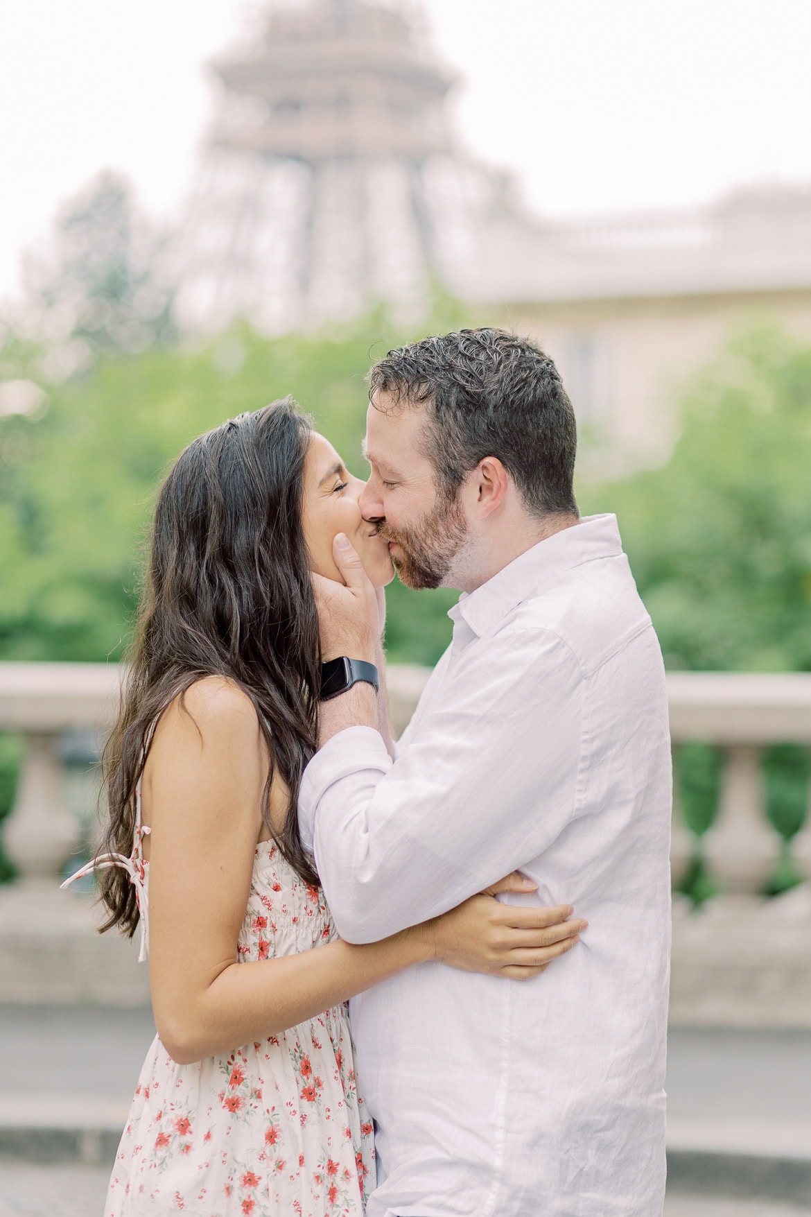 Pärchenfotos in Paris beim Eiffelturm