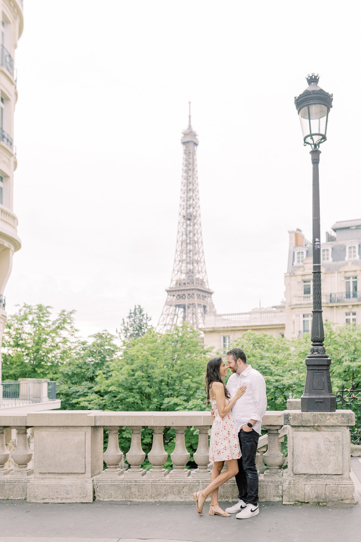Pärchenfotos in Paris beim Eiffelturm
