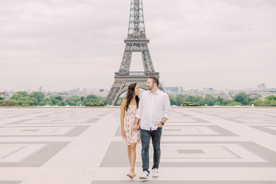 Pärchenfotos in Paris beim Eiffelturm