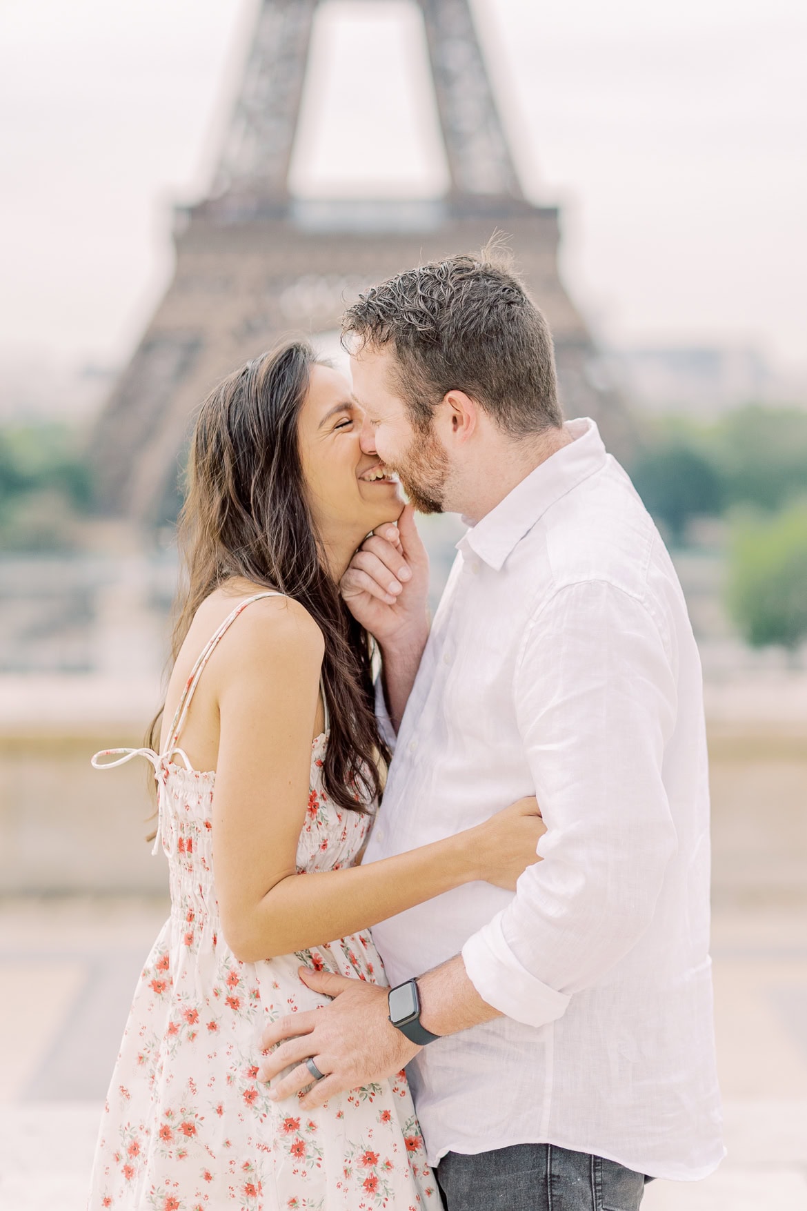 Pärchenfotos in Paris beim Eiffelturm