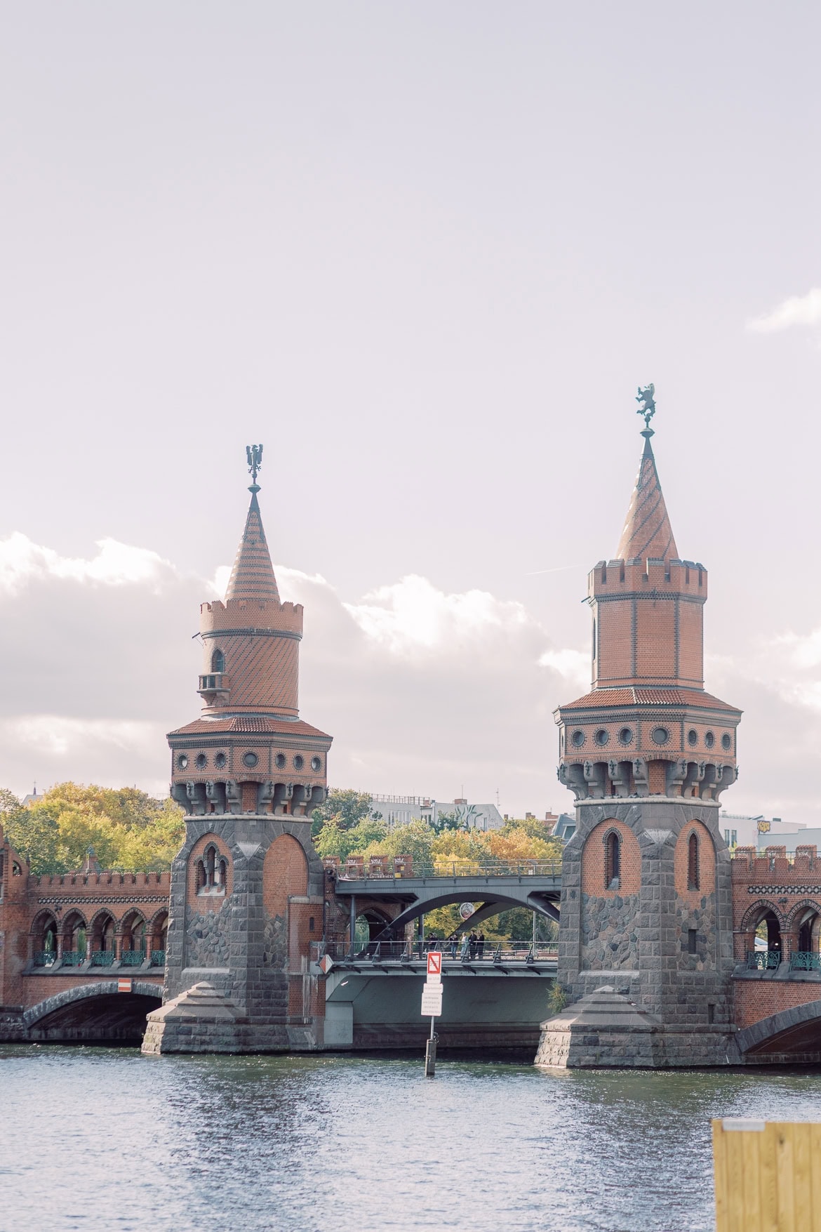 Japanisch inspiriert: Trauung im Standesamt Schöneberg und Feier im Spreespeicher Berlin