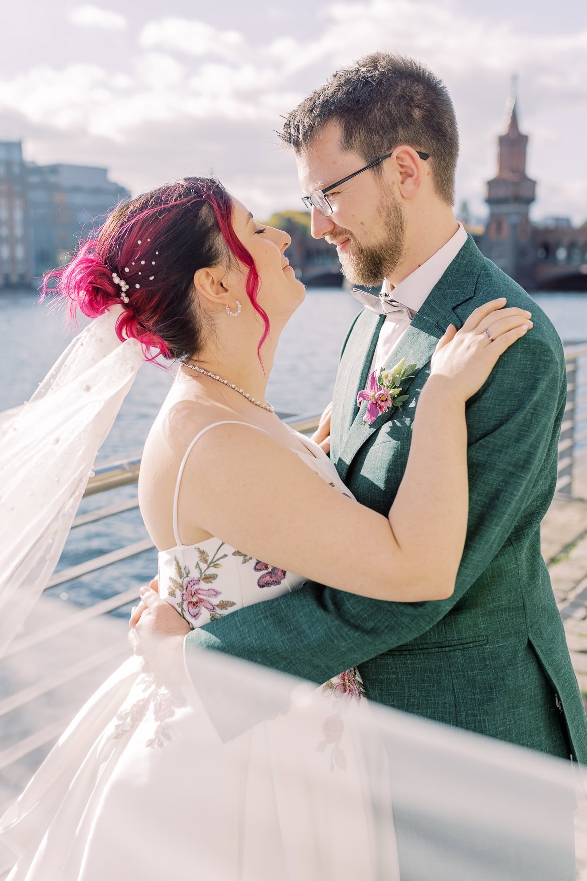 Japanisch inspiriert: Trauung im Standesamt Schöneberg und Feier im Spreespeicher Berlin