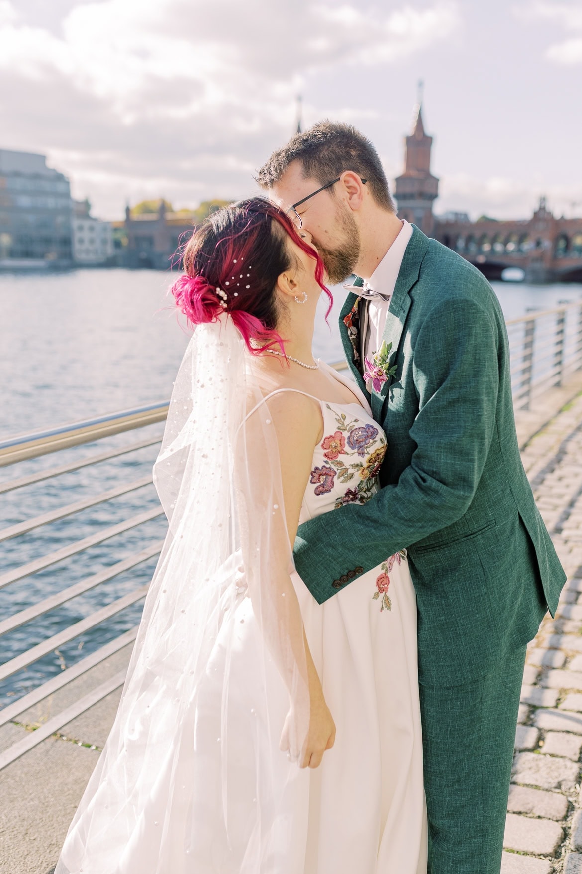 Japanisch inspiriert: Trauung im Standesamt Schöneberg und Feier im Spreespeicher Berlin