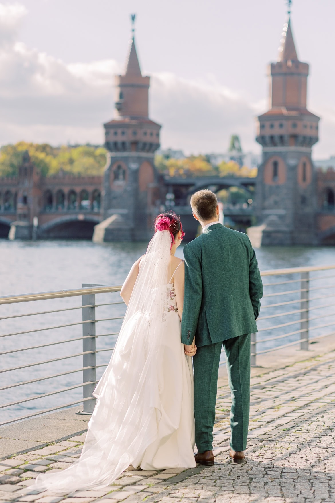 Japanisch inspiriert: Trauung im Standesamt Schöneberg und Feier im Spreespeicher Berlin