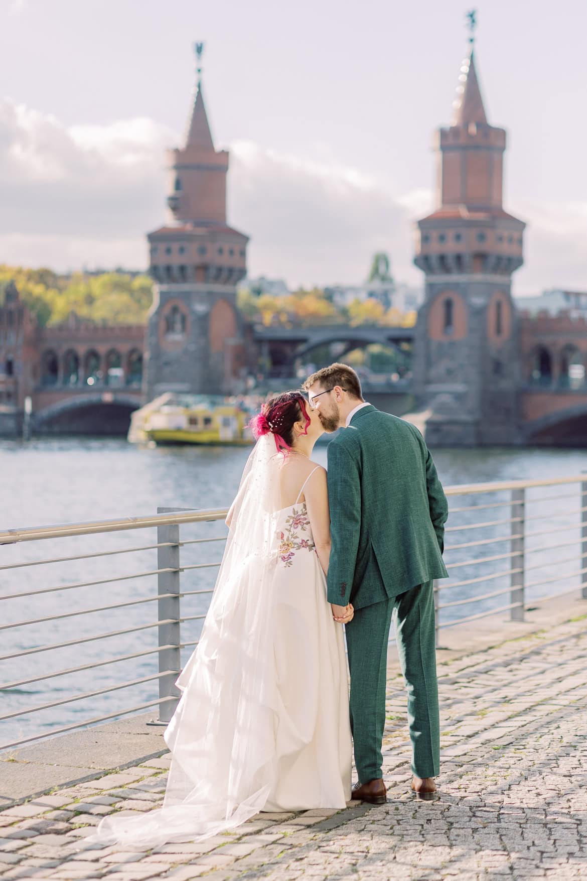 Japanisch inspiriert: Trauung im Standesamt Schöneberg und Feier im Spreespeicher Berlin