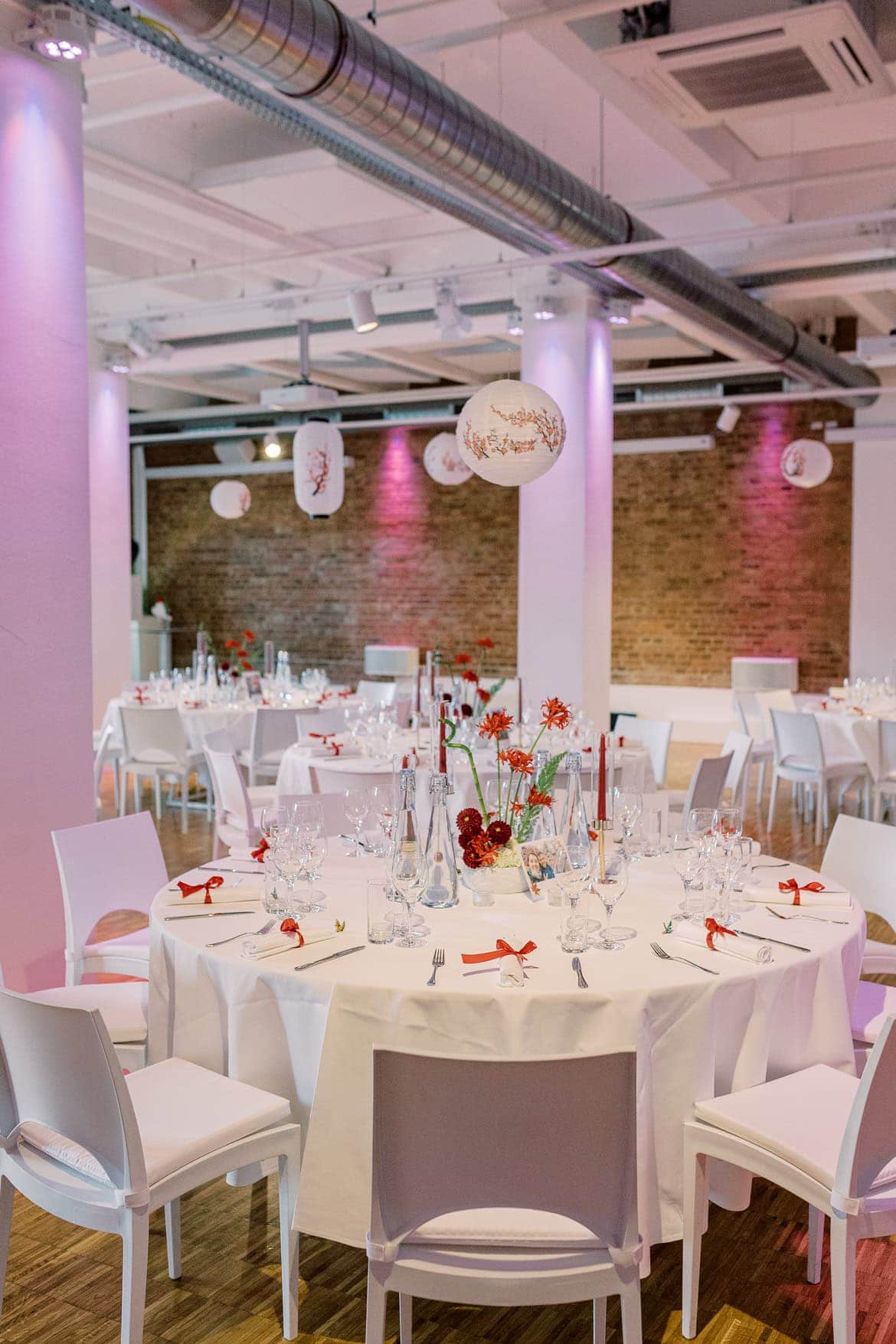 Japanisch inspiriert: Trauung im Standesamt Schöneberg und Feier im Spreespeicher Berlin