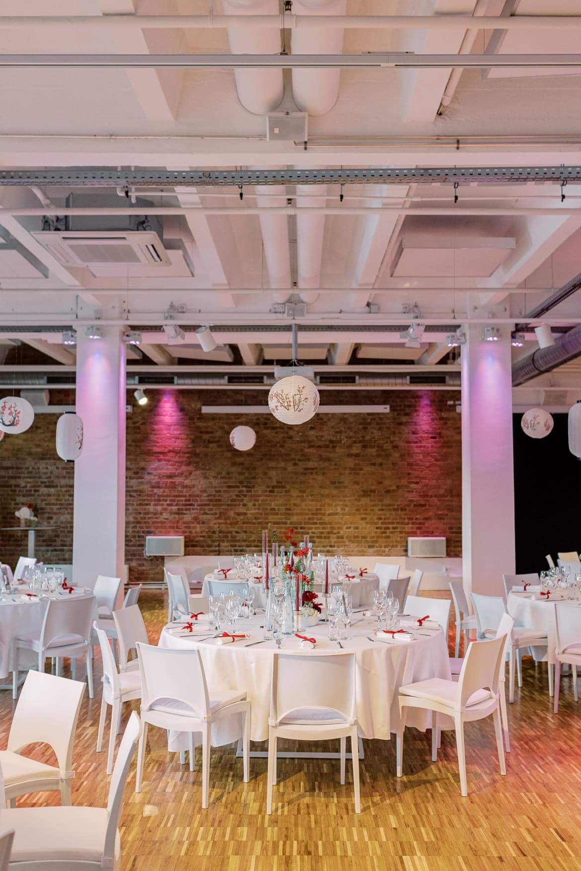 Japanisch inspiriert: Trauung im Standesamt Schöneberg und Feier im Spreespeicher Berlin