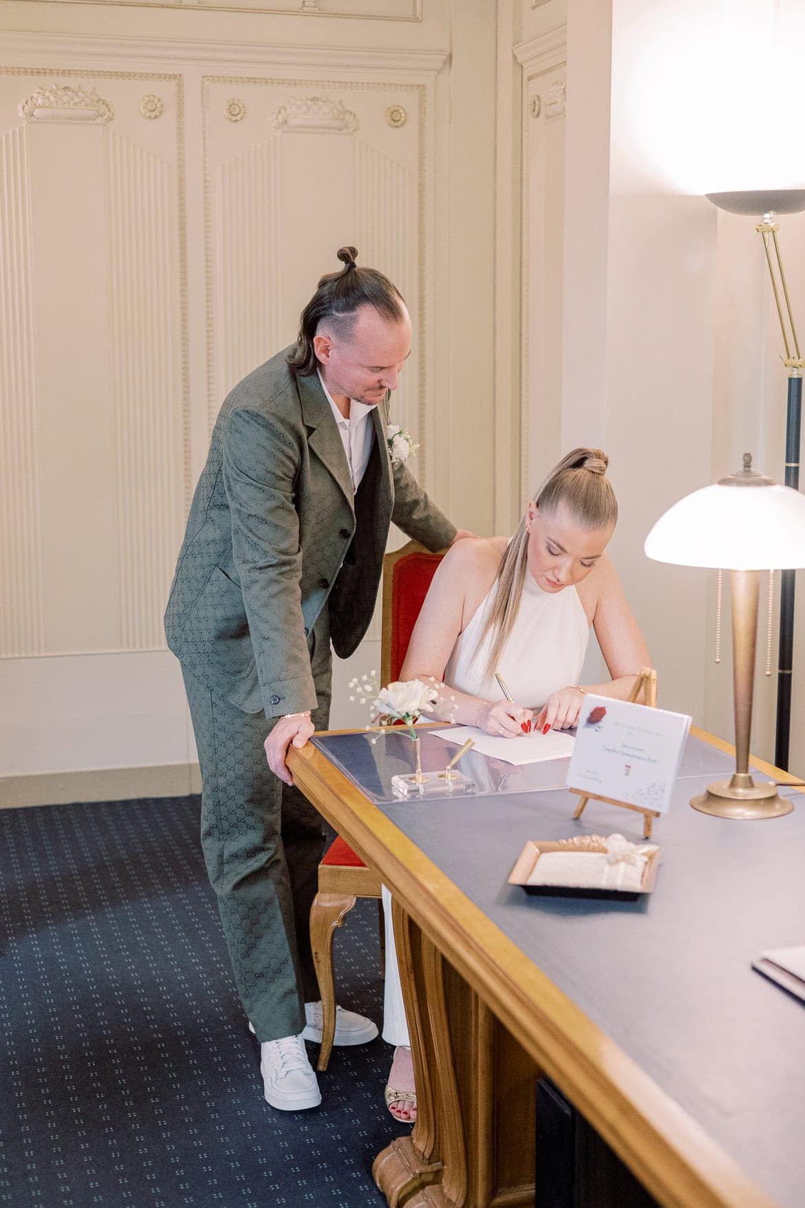 Standesamt Trauung im Herbst in Schöneberg