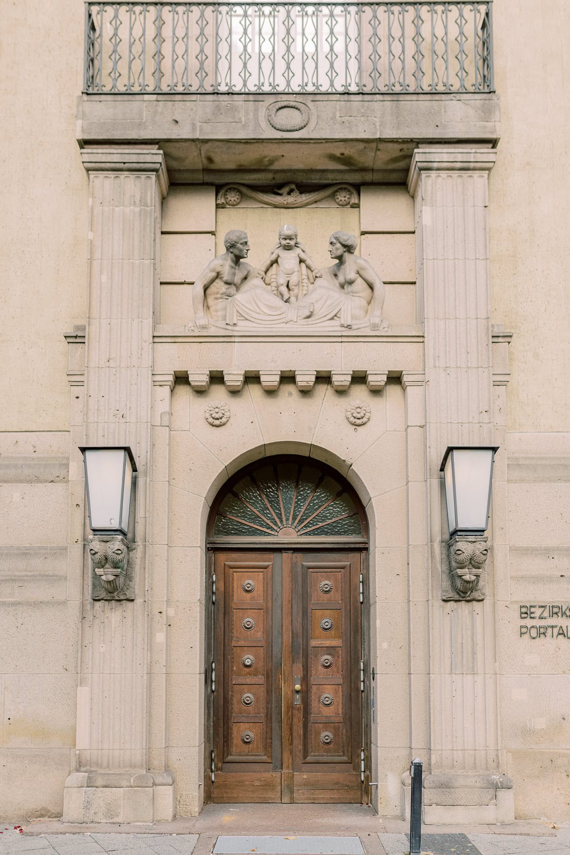 Standesamt Trauung im Herbst in Schöneberg