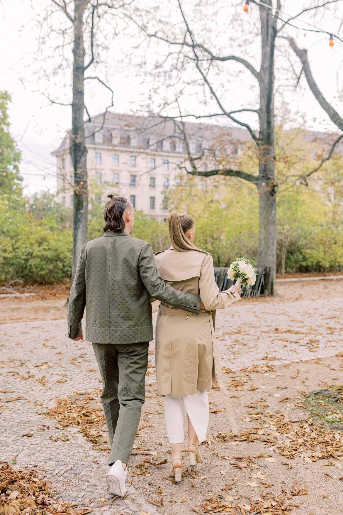 Standesamt Trauung im Herbst in Schöneberg