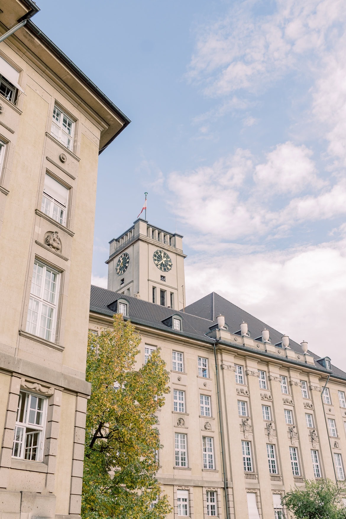 Standesamt Trauung im Herbst in Schöneberg
