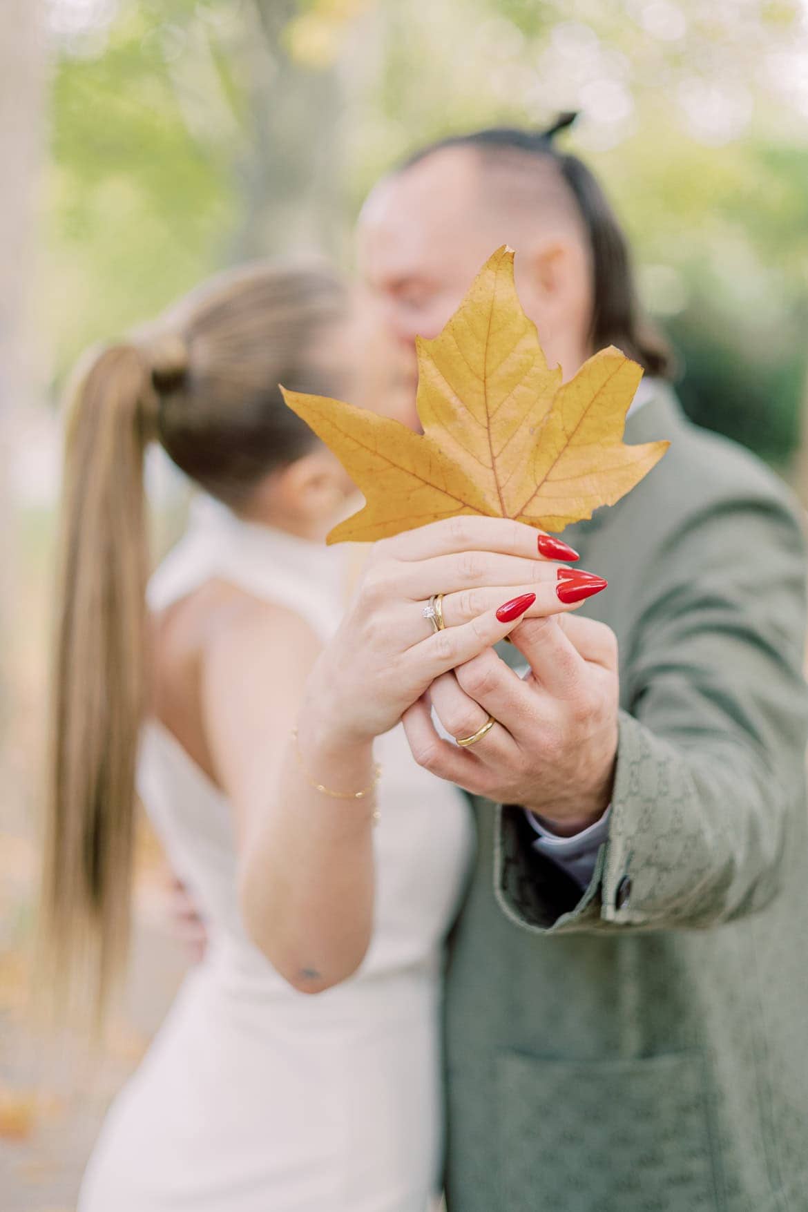 Standesamt Trauung im Herbst in Schöneberg