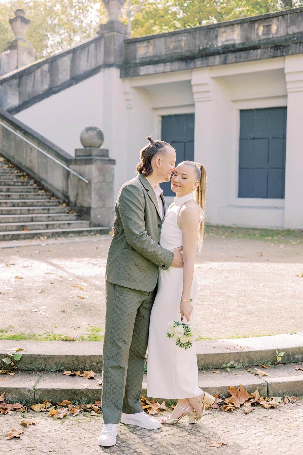 Standesamt Trauung im Herbst in Schöneberg